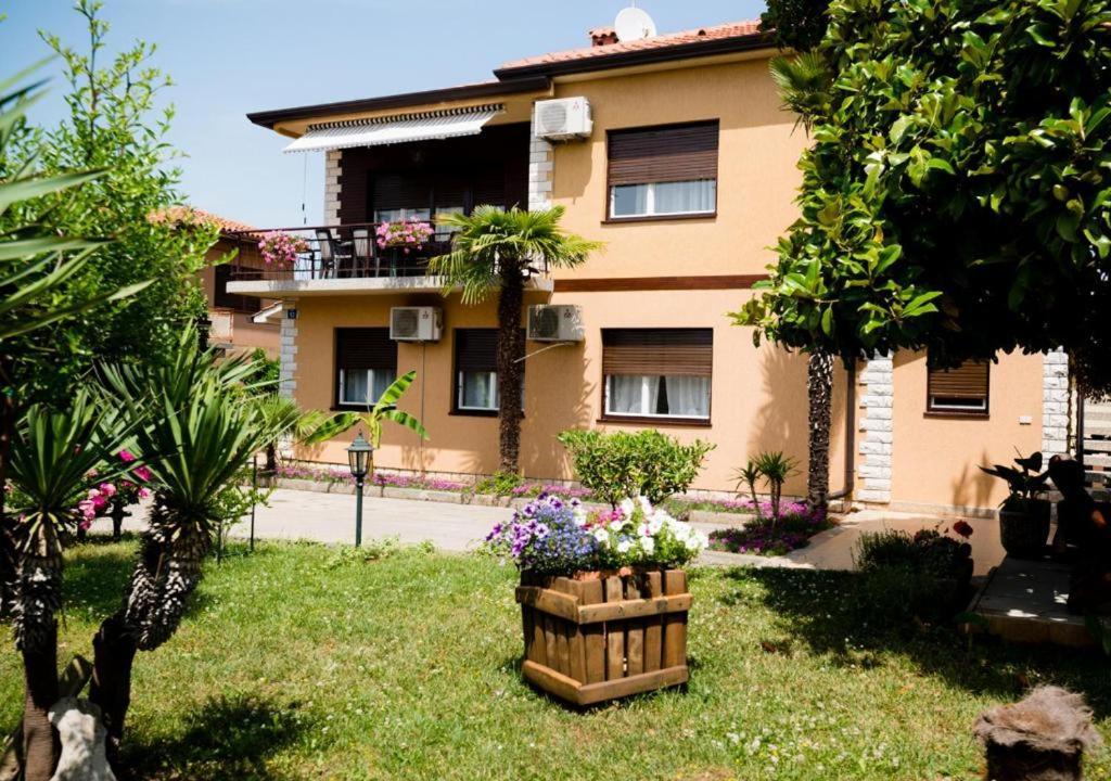 Apartment Anna Umag Buitenkant foto